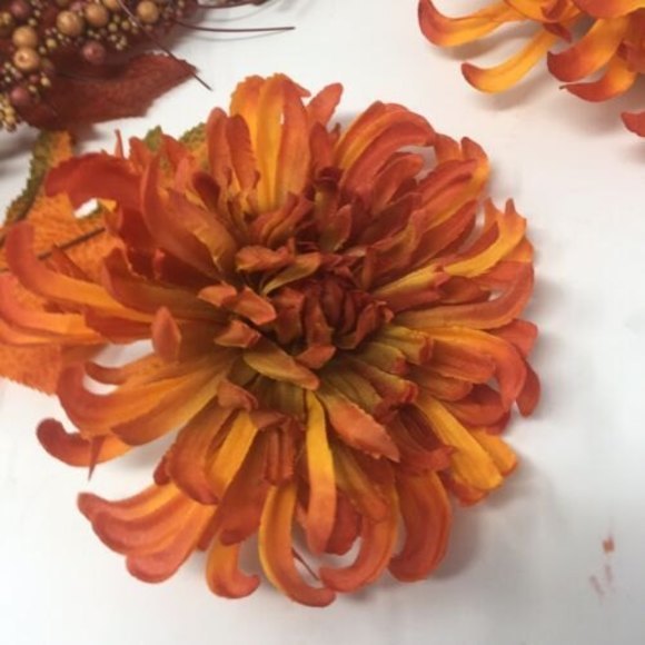 4 Fall Berry & Twig Silk Flower Stem bunches and 3 pin on flower rounds‎ orange - Picture 7 of 9